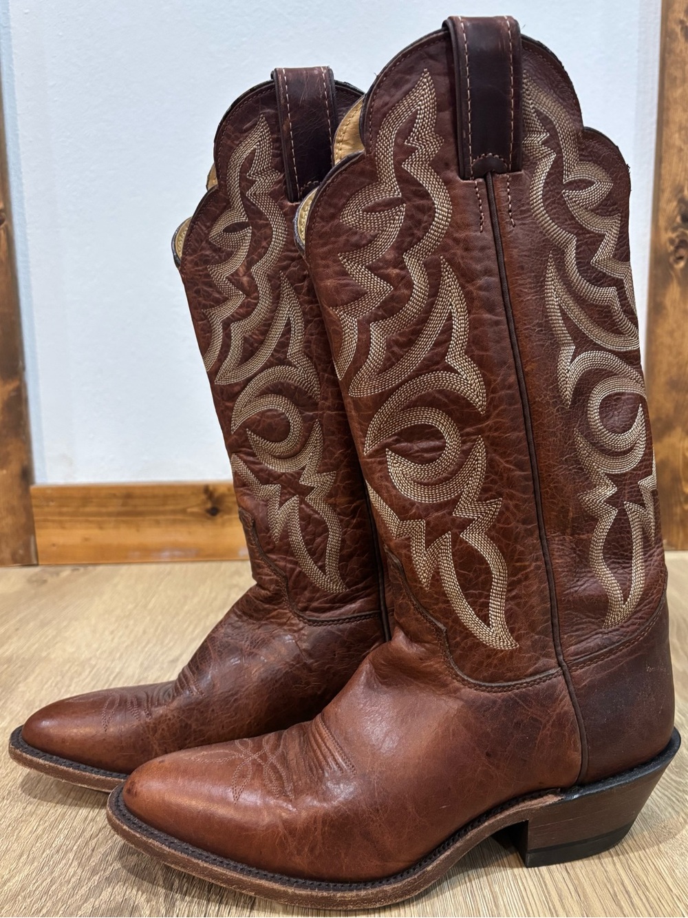 WOMEN Justin Boots Cognac Brown Leather Western Cowboy Boots Scalloped Tops - Picture 2 of 9